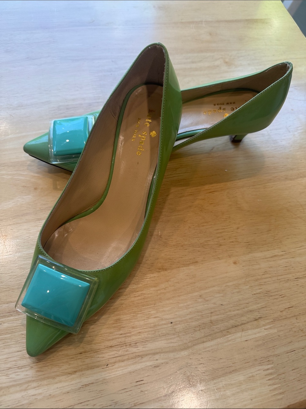 kate spade green patent pumps with lucite turquoise square accent 7B - Picture 2 of 8